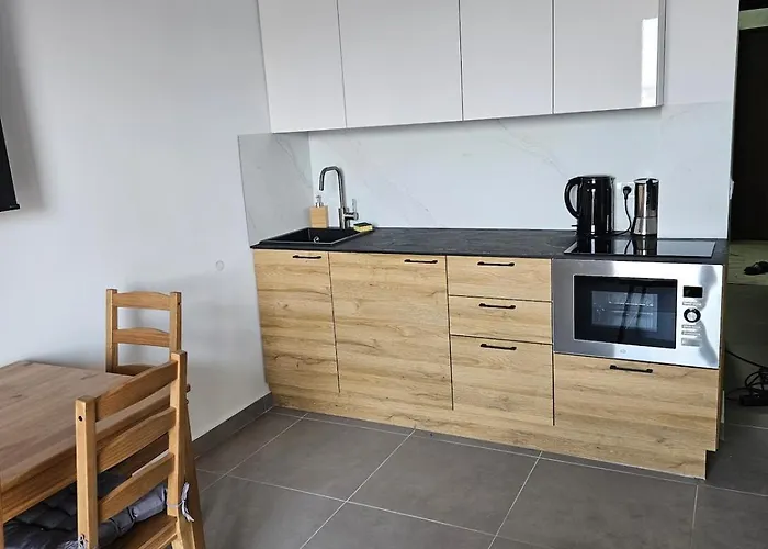 10 With A View Of The Sea *