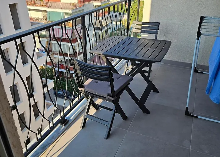 10 With A View Of The Sea *